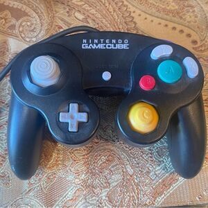 Black Nintendo Gamecubee Controller